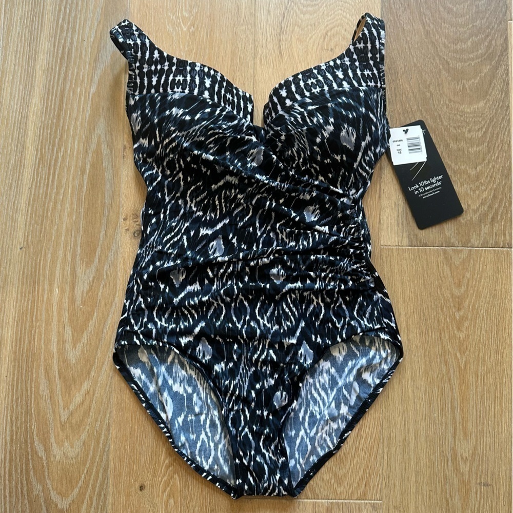 NWT | MiracleSuit | 16 | Blue & White Pattern One-piece swimsuit | built in bra